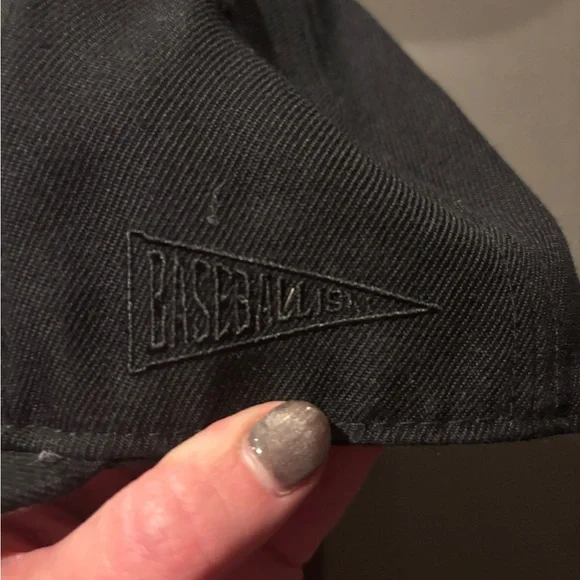 BaseBallism Black drooling Dog Embroidered Cap fitted 7 3/8 never worn - Picture 6 of 10